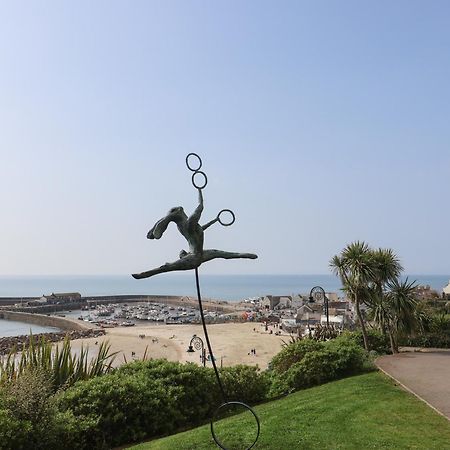Granny'S Teeth Lyme Regis Exterior foto