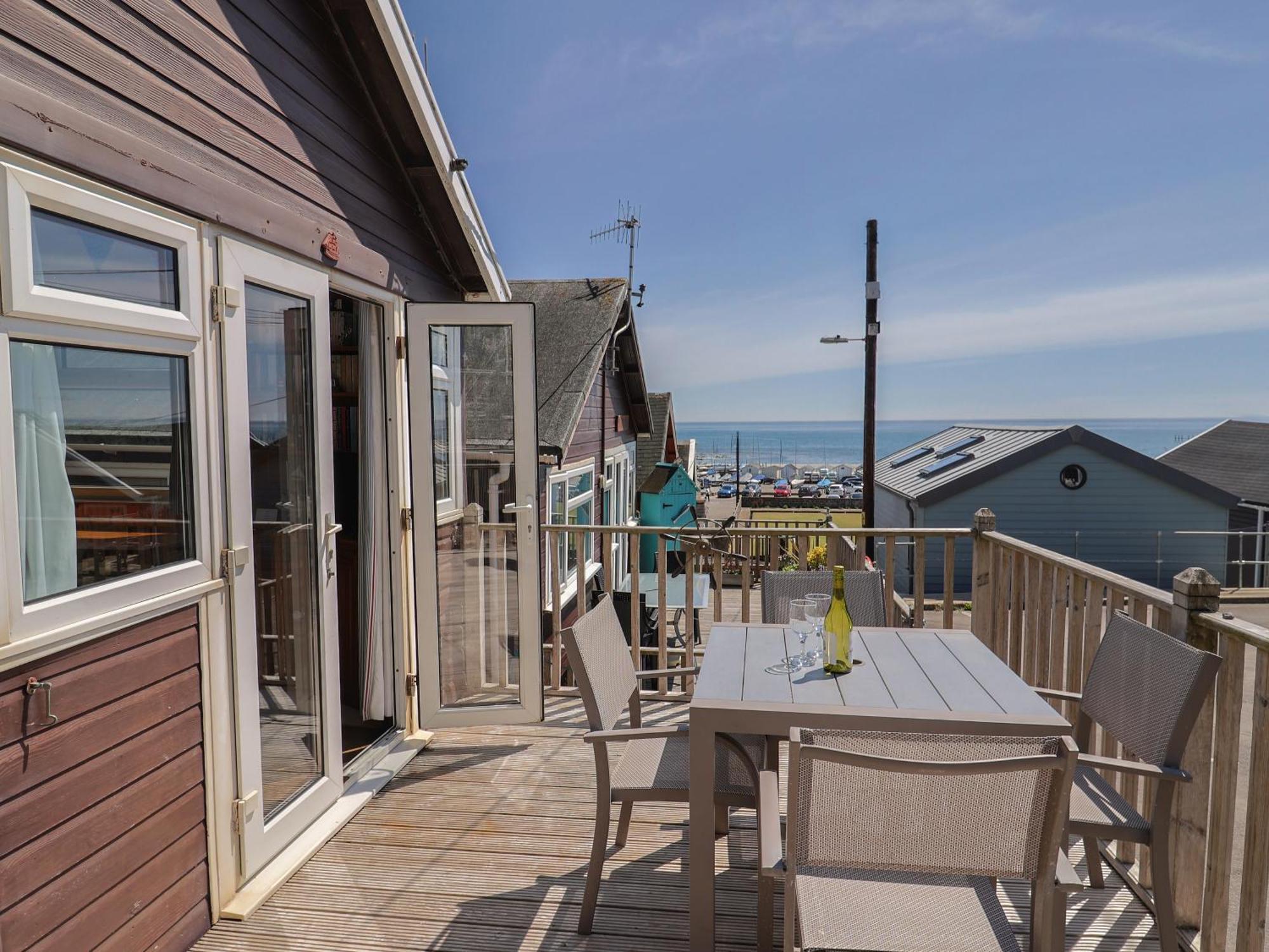 Granny'S Teeth Lyme Regis Exterior foto