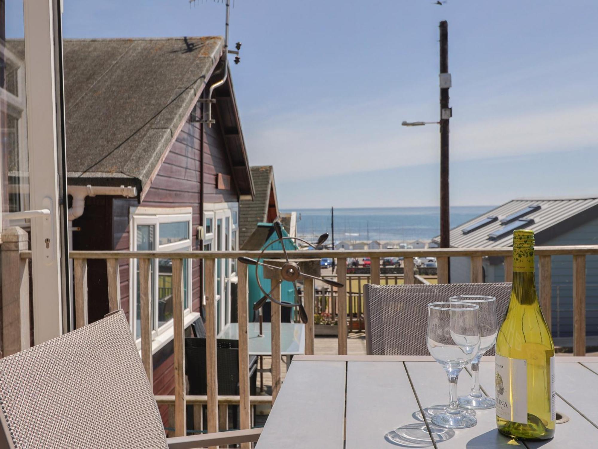 Granny'S Teeth Lyme Regis Exterior foto